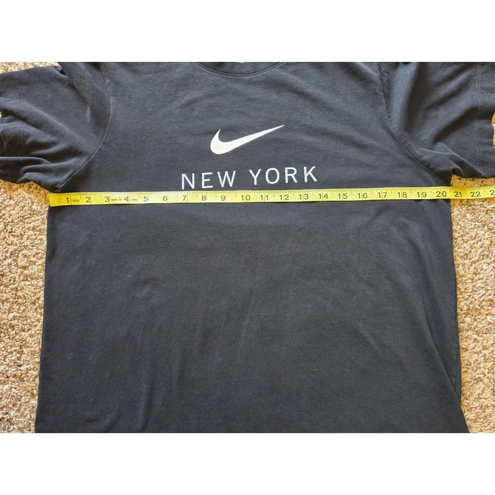 Nike Dri-FIT New York Graphic‎ T-Shirt Mens Medium Black Swoosh Short Sleeve Tee
